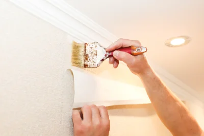 Pose de papier peint à Maringes — revêtements muraux et toiles de verre
